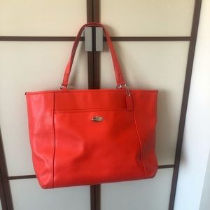 Stylish Coach bag - colour of the season